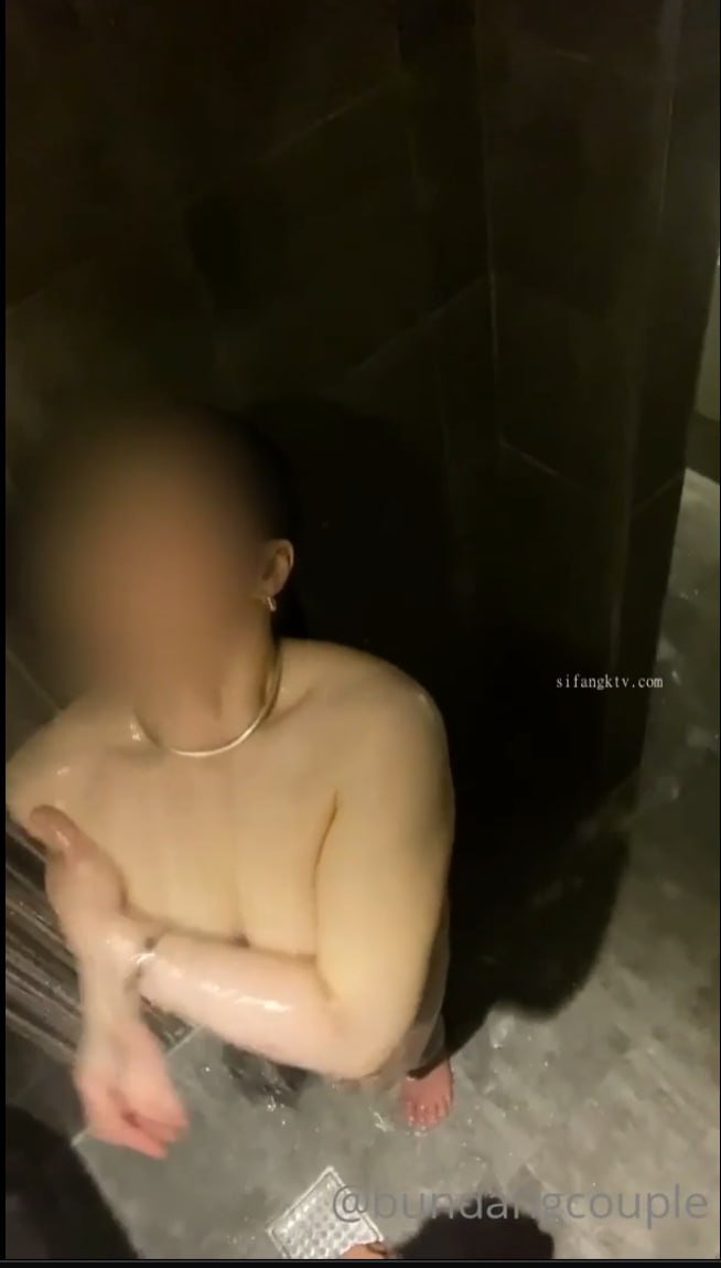 极品姐妹花酒后双飞，操出白浆